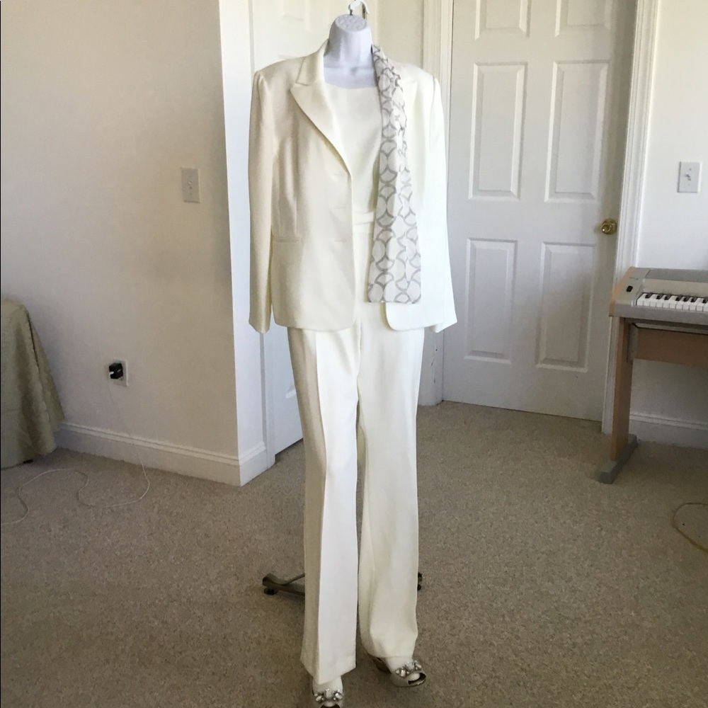 Brand new 2pcs pants suite off white